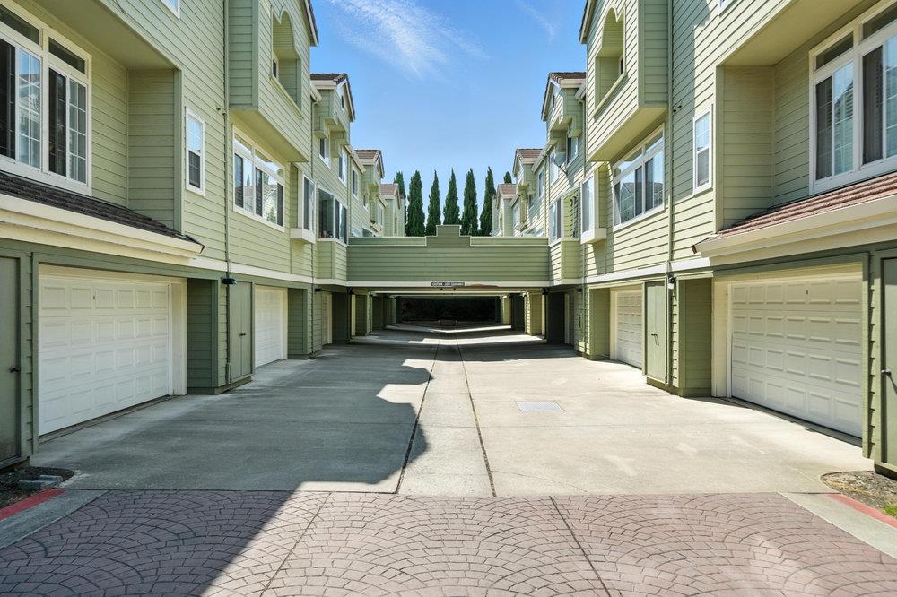 Detail Gallery Image 46 of 67 For 1151 La Rochelle Ter #G,  Sunnyvale,  CA 94089 - 3 Beds | 2/1 Baths