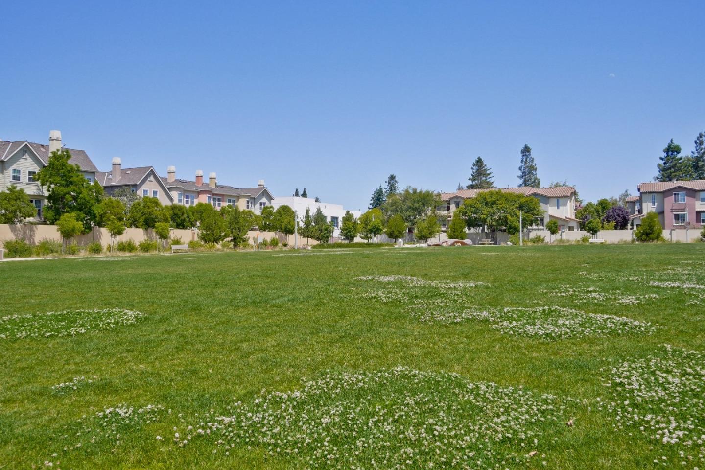 Detail Gallery Image 61 of 67 For 1151 La Rochelle Ter #G,  Sunnyvale,  CA 94089 - 3 Beds | 2/1 Baths