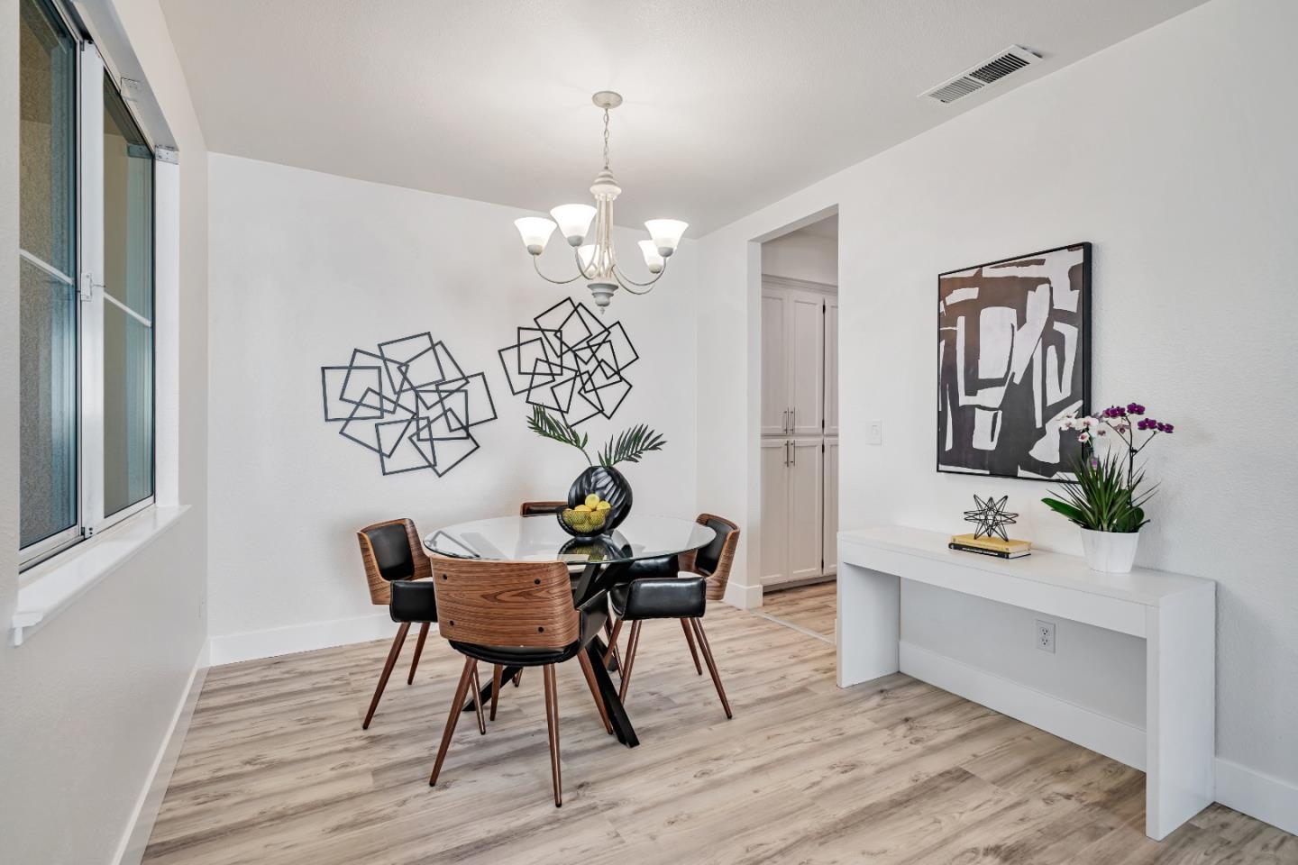 Detail Gallery Image 14 of 31 For 3697 Jasmine Cir, San Jose,  CA 95135 - 3 Beds | 2/1 Baths