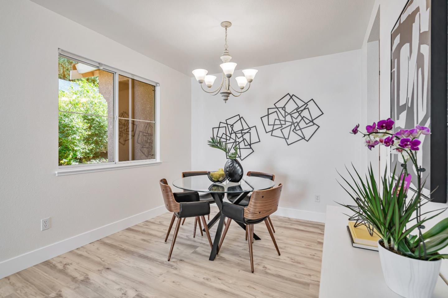 Detail Gallery Image 15 of 31 For 3697 Jasmine Cir, San Jose,  CA 95135 - 3 Beds | 2/1 Baths