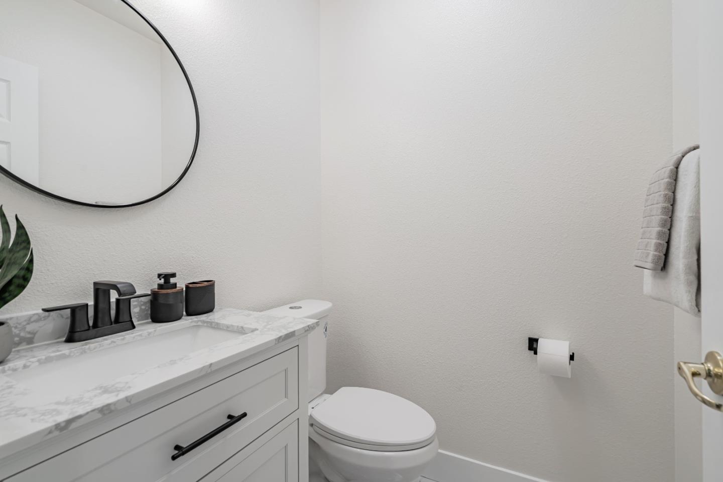 Detail Gallery Image 23 of 31 For 3697 Jasmine Cir, San Jose,  CA 95135 - 3 Beds | 2/1 Baths