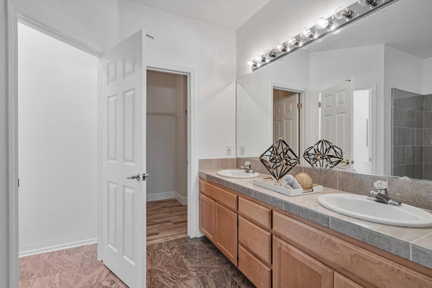 Detail Gallery Image 24 of 31 For 3697 Jasmine Cir, San Jose,  CA 95135 - 3 Beds | 2/1 Baths