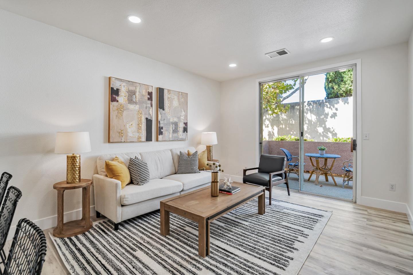 Detail Gallery Image 8 of 31 For 3697 Jasmine Cir, San Jose,  CA 95135 - 3 Beds | 2/1 Baths