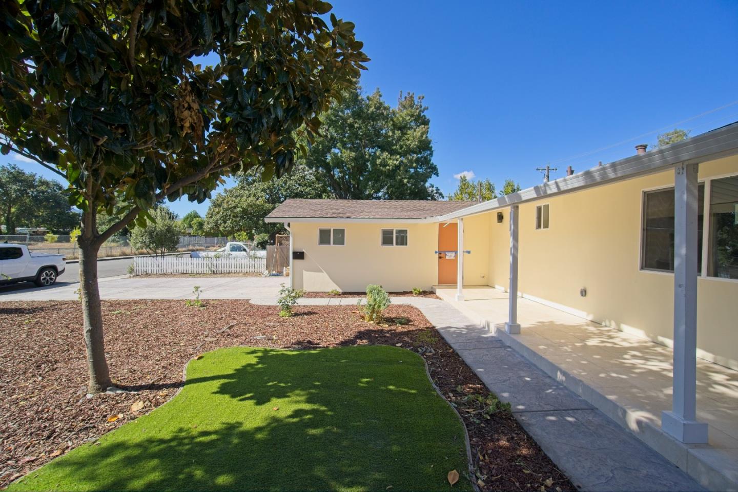 Detail Gallery Image 4 of 25 For 19251 Phil Ln, Cupertino,  CA 95014 - 3 Beds | 2 Baths