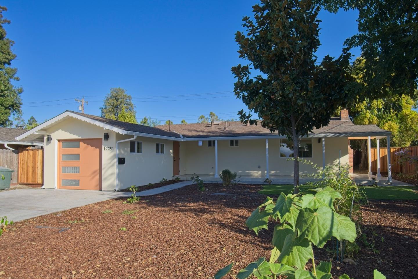 Detail Gallery Image 5 of 25 For 19251 Phil Ln, Cupertino,  CA 95014 - 3 Beds | 2 Baths