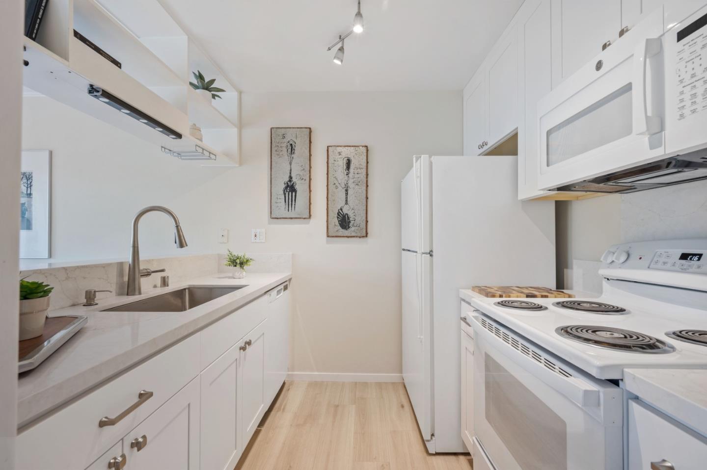 Detail Gallery Image 10 of 21 For 3295 La Mesa Dr #7,  San Carlos,  CA 94070 - 1 Beds | 1 Baths