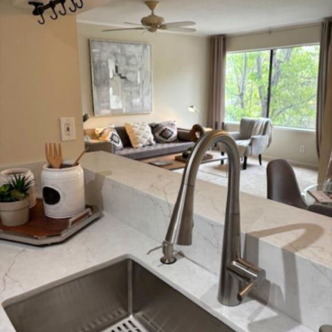 Detail Gallery Image 11 of 21 For 3295 La Mesa Dr #7,  San Carlos,  CA 94070 - 1 Beds | 1 Baths