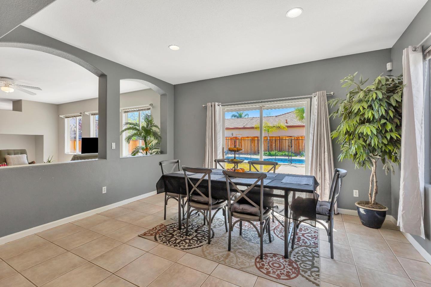 Detail Gallery Image 10 of 35 For 6457 Sonora Pass Way, Rocklin,  CA 95765 - 5 Beds | 3 Baths