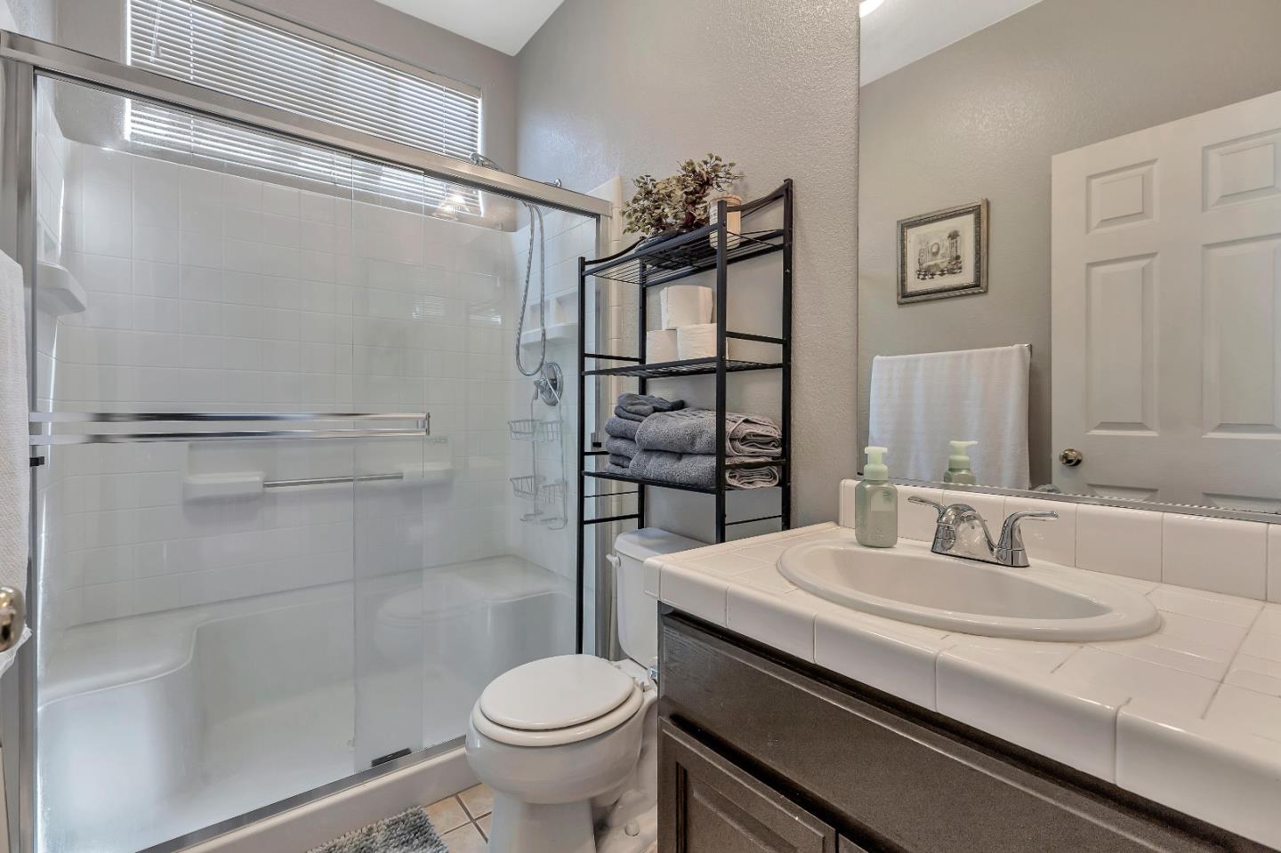 Detail Gallery Image 24 of 35 For 6457 Sonora Pass Way, Rocklin,  CA 95765 - 5 Beds | 3 Baths