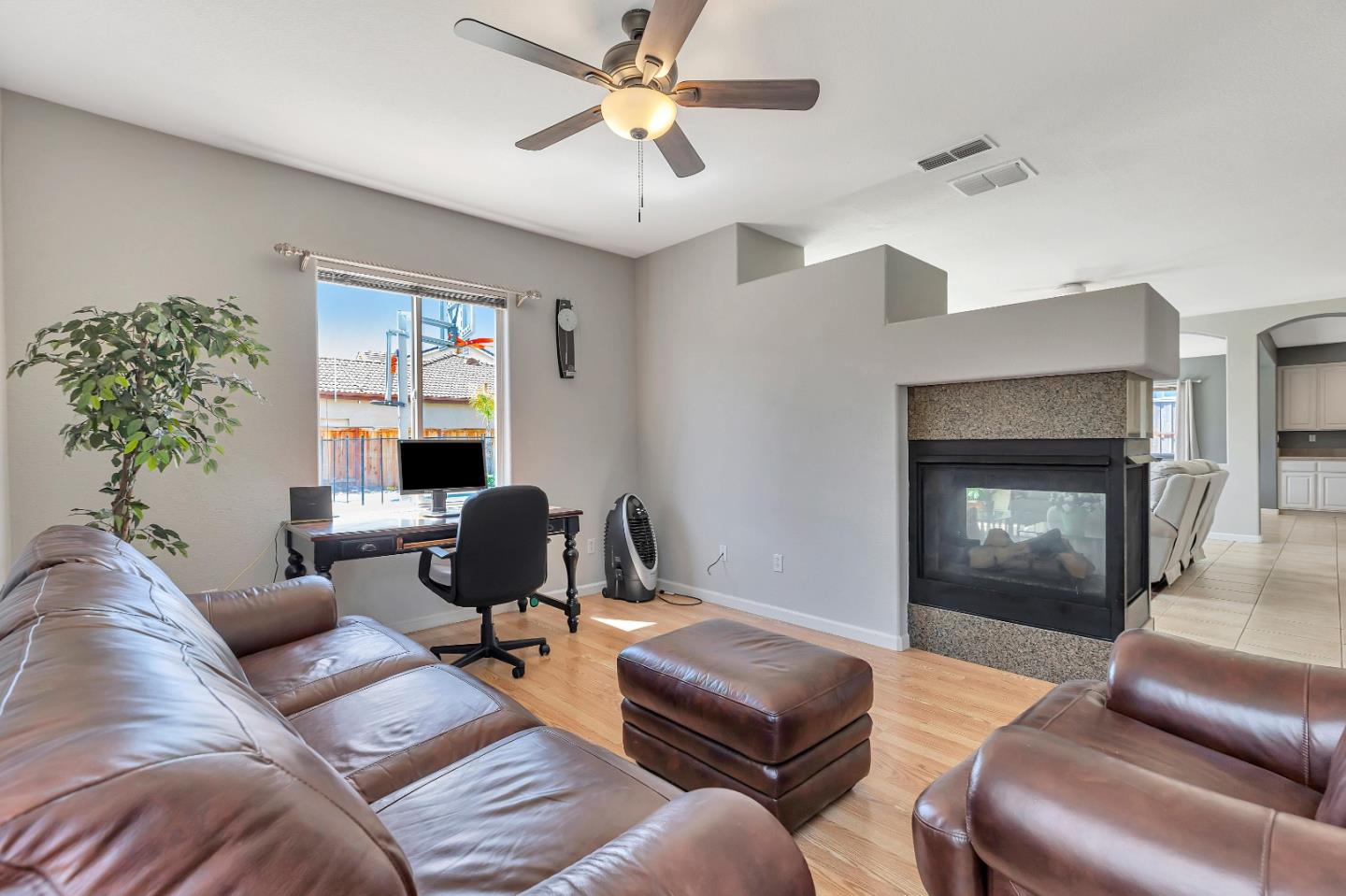 Detail Gallery Image 5 of 35 For 6457 Sonora Pass Way, Rocklin,  CA 95765 - 5 Beds | 3 Baths