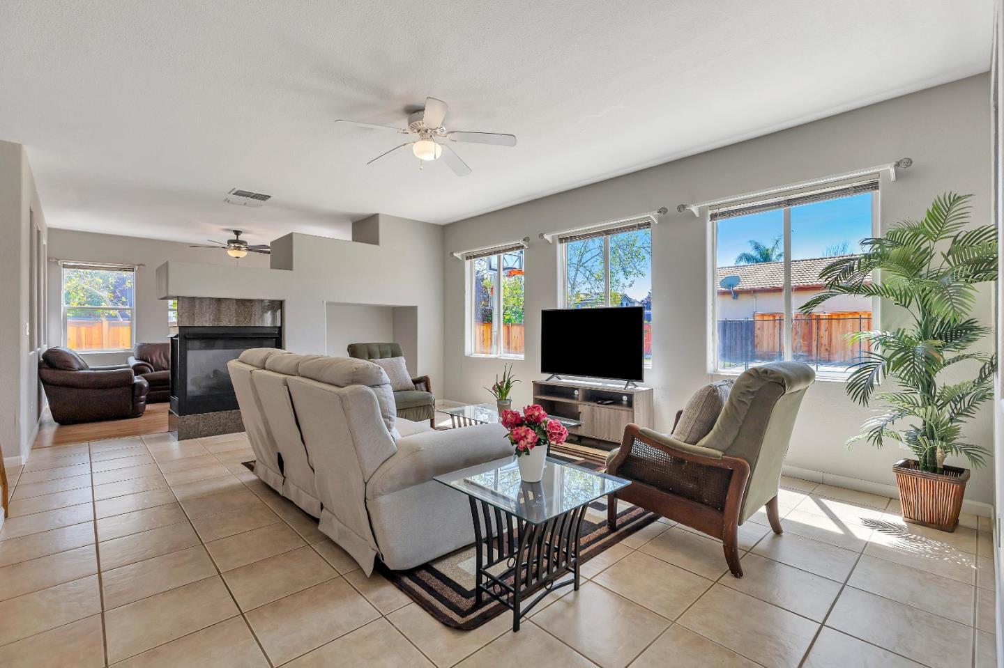 Detail Gallery Image 6 of 35 For 6457 Sonora Pass Way, Rocklin,  CA 95765 - 5 Beds | 3 Baths