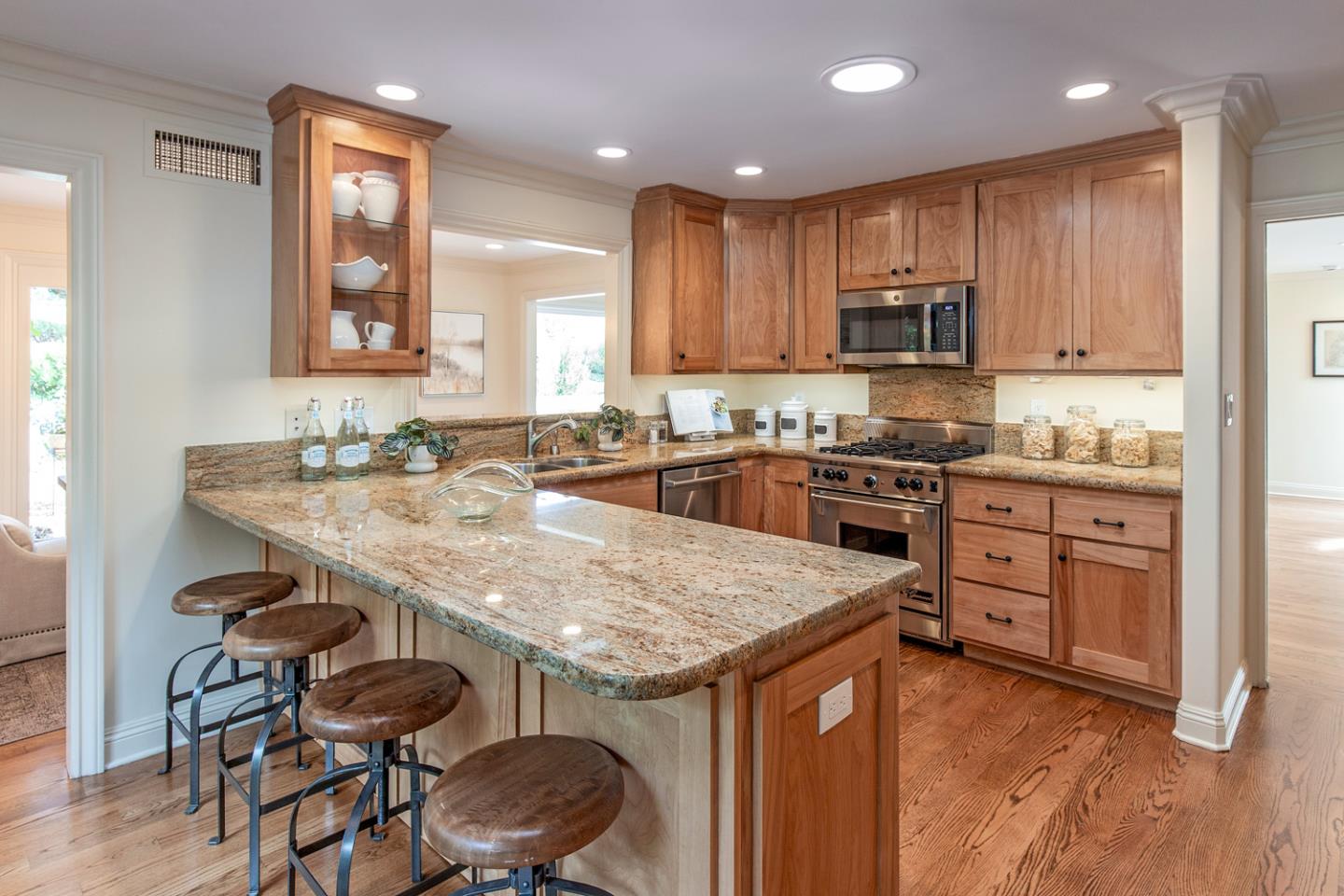 Detail Gallery Image 11 of 48 For 10961 Kester Dr, Cupertino,  CA 95014 - 2 Beds | 2 Baths