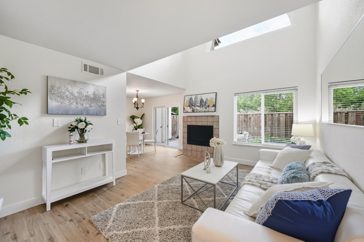 Detail Gallery Image 2 of 28 For 303 Garden Cmn, Livermore,  CA 94551 - 2 Beds | 2/1 Baths