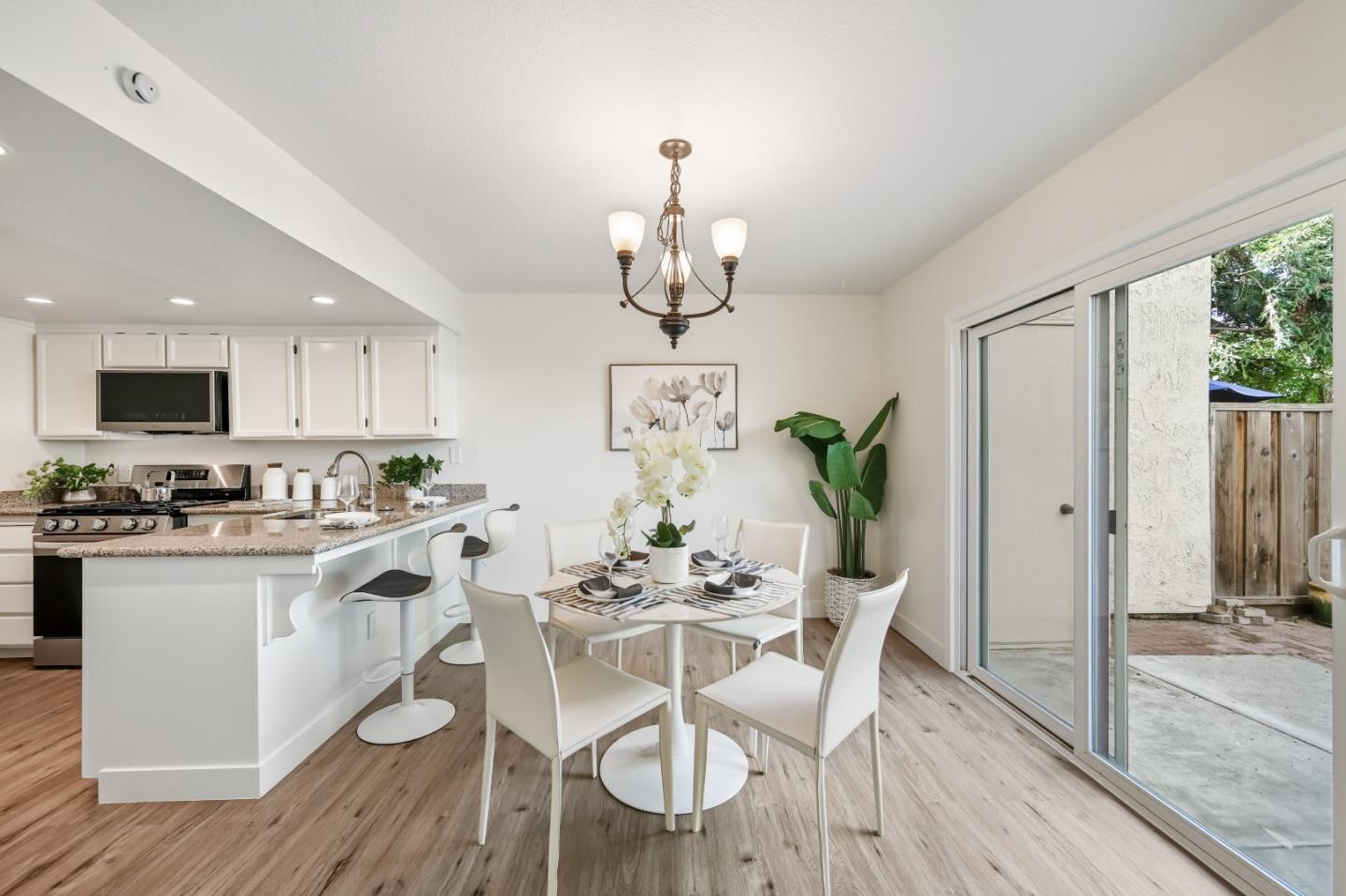 Detail Gallery Image 4 of 28 For 303 Garden Cmn, Livermore,  CA 94551 - 2 Beds | 2/1 Baths