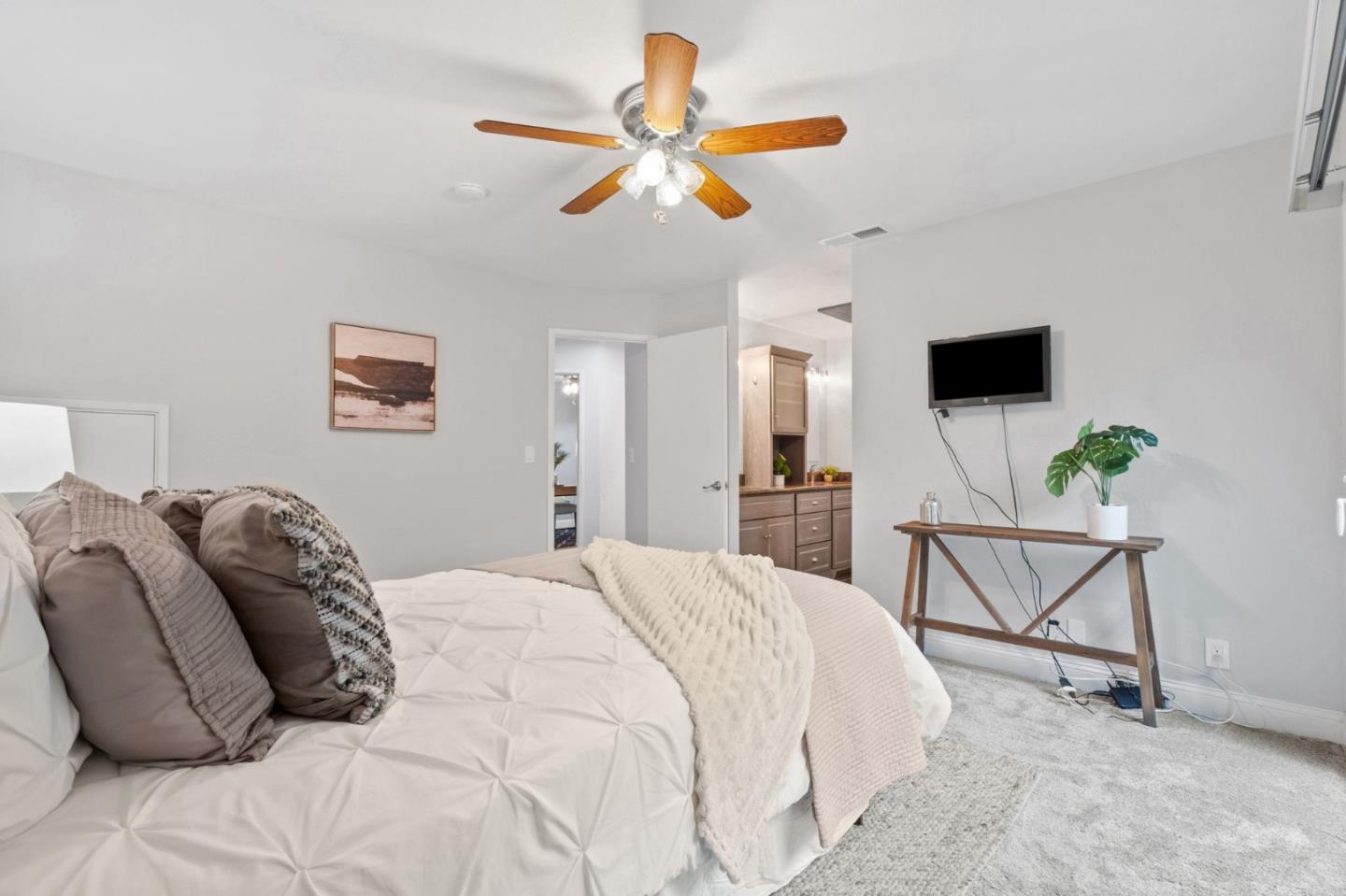 Detail Gallery Image 12 of 29 For 5555 Makati Cir, San Jose,  CA 95123 - 3 Beds | 2 Baths