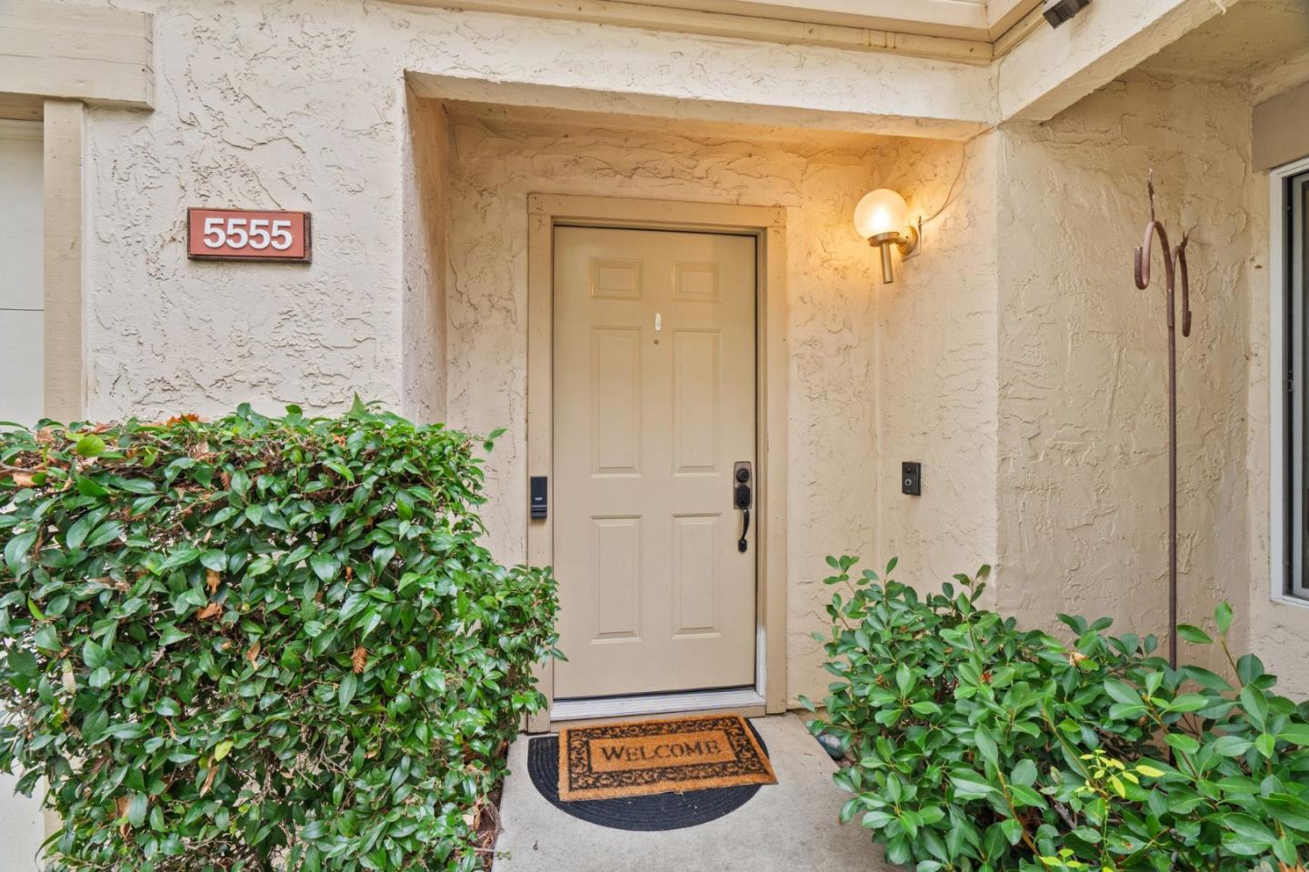 Detail Gallery Image 2 of 29 For 5555 Makati Cir, San Jose,  CA 95123 - 3 Beds | 2 Baths