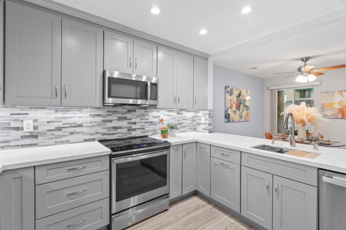 Detail Gallery Image 3 of 29 For 5555 Makati Cir, San Jose,  CA 95123 - 3 Beds | 2 Baths