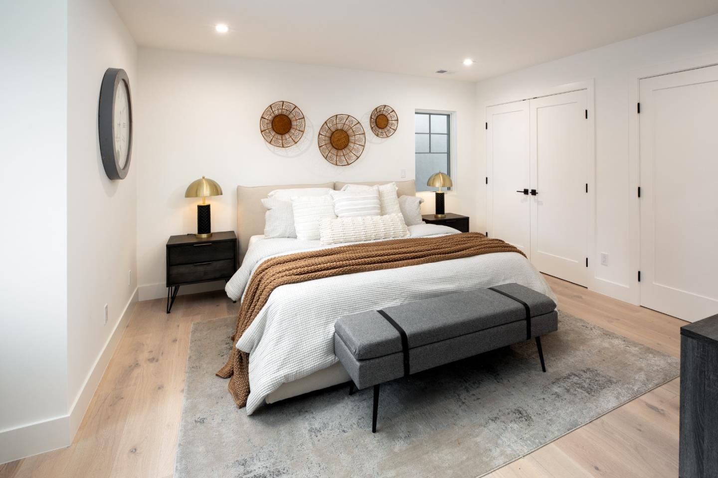 Detail Gallery Image 15 of 42 For 737 Linden Ave, Burlingame,  CA 94010 - 6 Beds | 4/2 Baths