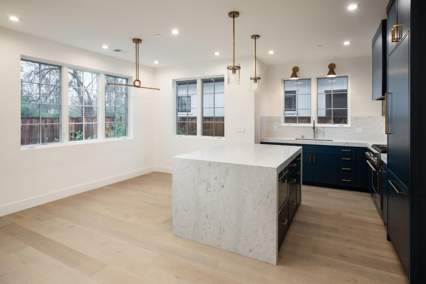 Detail Gallery Image 28 of 42 For 737 Linden Ave, Burlingame,  CA 94010 - 6 Beds | 4/2 Baths