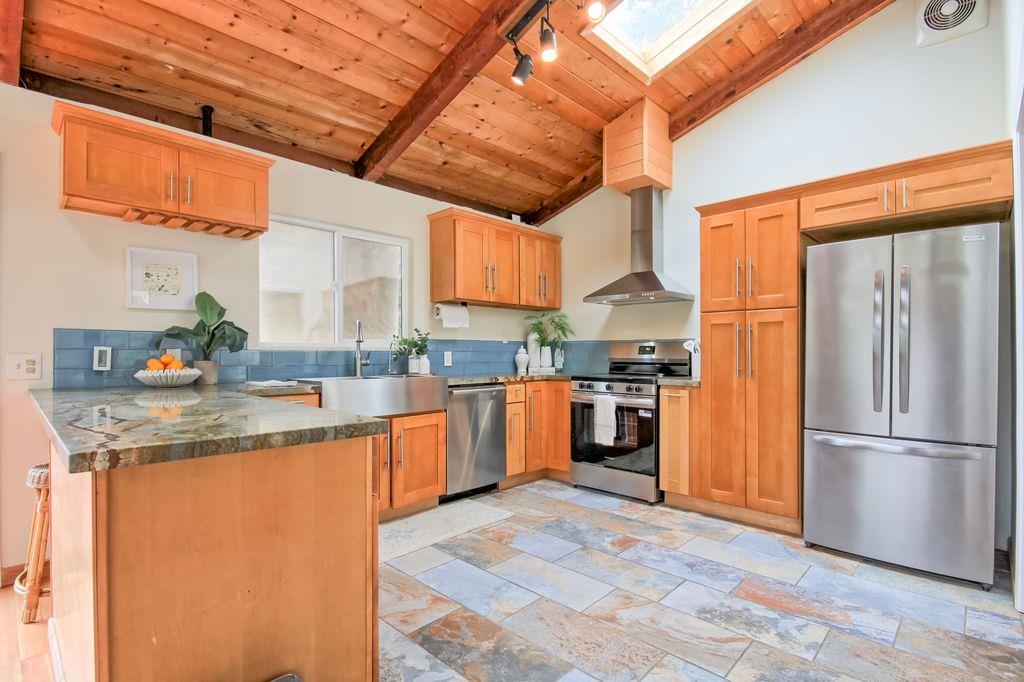 Detail Gallery Image 5 of 44 For 687 Calabasas Rd, Watsonville,  CA 95076 - 3 Beds | 2 Baths