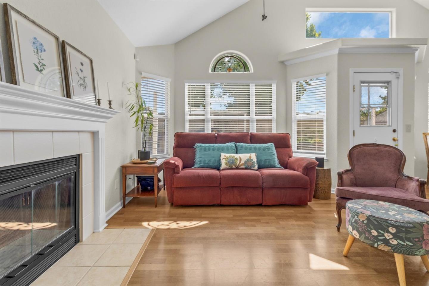 Detail Gallery Image 10 of 33 For 8 Bristol Cir, Salinas,  CA 93906 - 3 Beds | 2 Baths