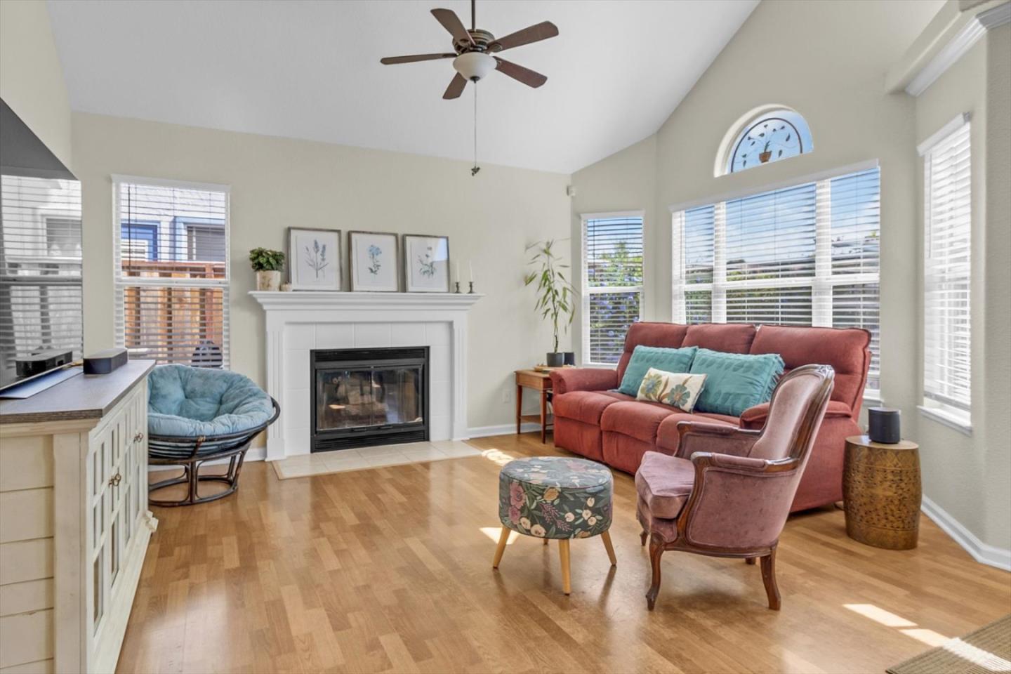 Detail Gallery Image 11 of 33 For 8 Bristol Cir, Salinas,  CA 93906 - 3 Beds | 2 Baths