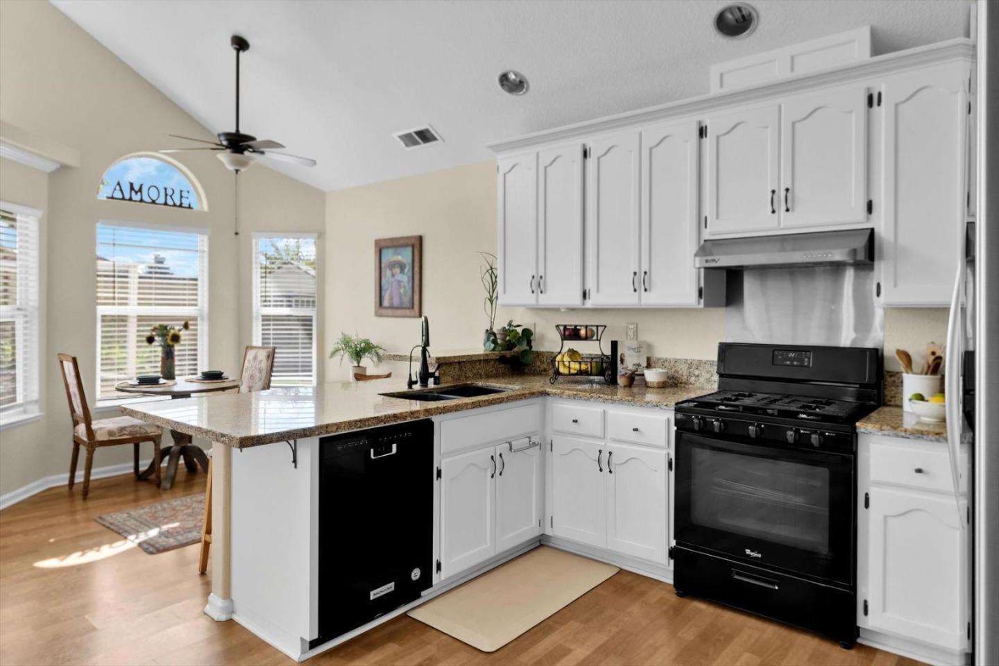 Detail Gallery Image 15 of 33 For 8 Bristol Cir, Salinas,  CA 93906 - 3 Beds | 2 Baths