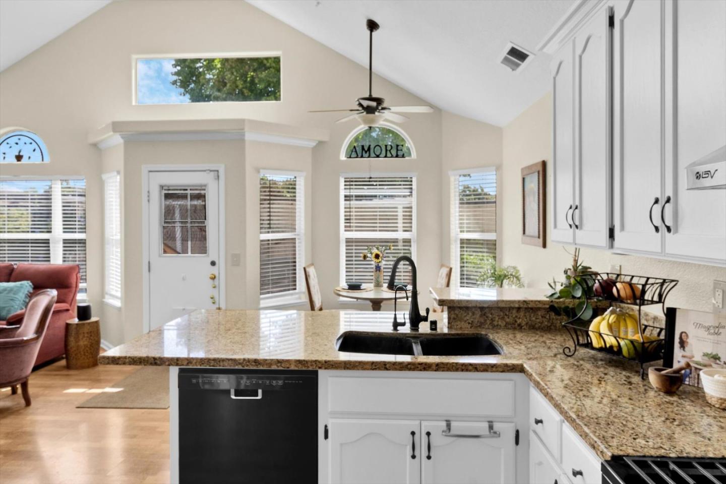 Detail Gallery Image 16 of 33 For 8 Bristol Cir, Salinas,  CA 93906 - 3 Beds | 2 Baths