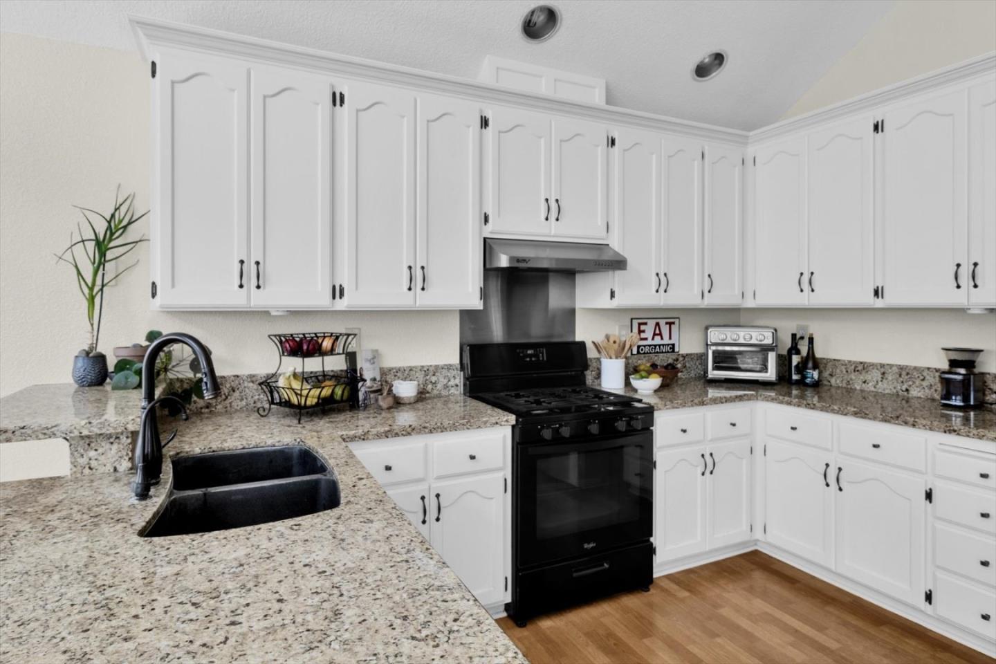 Detail Gallery Image 17 of 33 For 8 Bristol Cir, Salinas,  CA 93906 - 3 Beds | 2 Baths