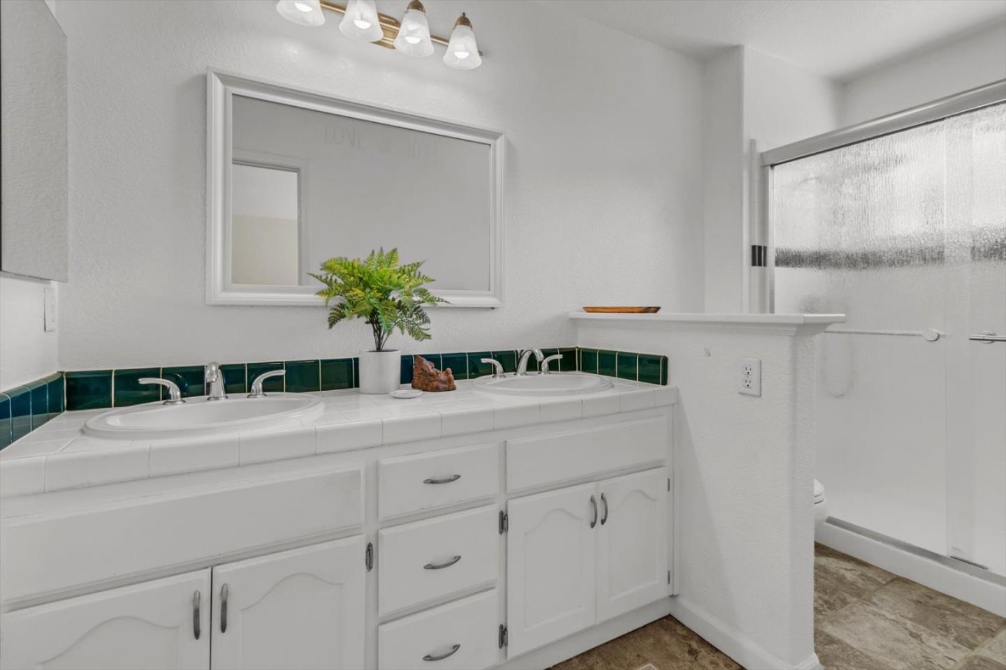 Detail Gallery Image 21 of 33 For 8 Bristol Cir, Salinas,  CA 93906 - 3 Beds | 2 Baths