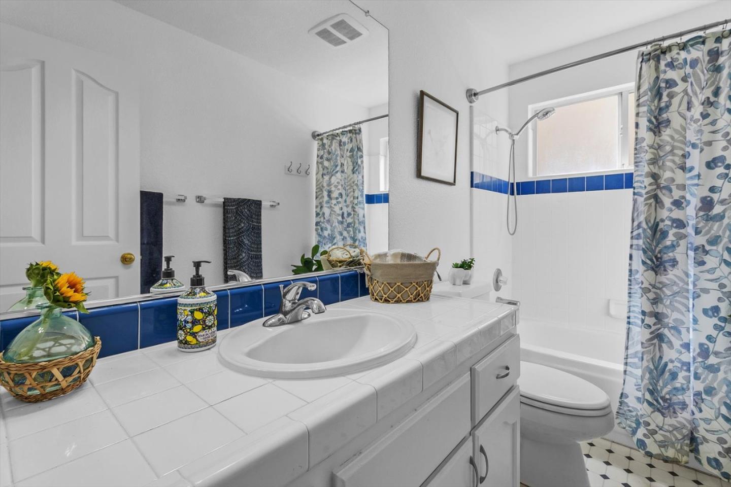 Detail Gallery Image 24 of 33 For 8 Bristol Cir, Salinas,  CA 93906 - 3 Beds | 2 Baths