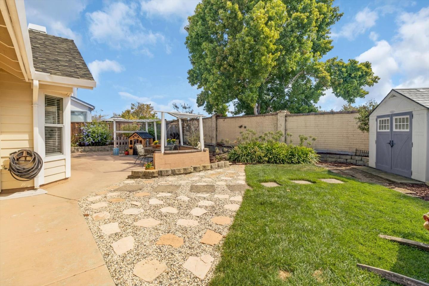 Detail Gallery Image 30 of 33 For 8 Bristol Cir, Salinas,  CA 93906 - 3 Beds | 2 Baths