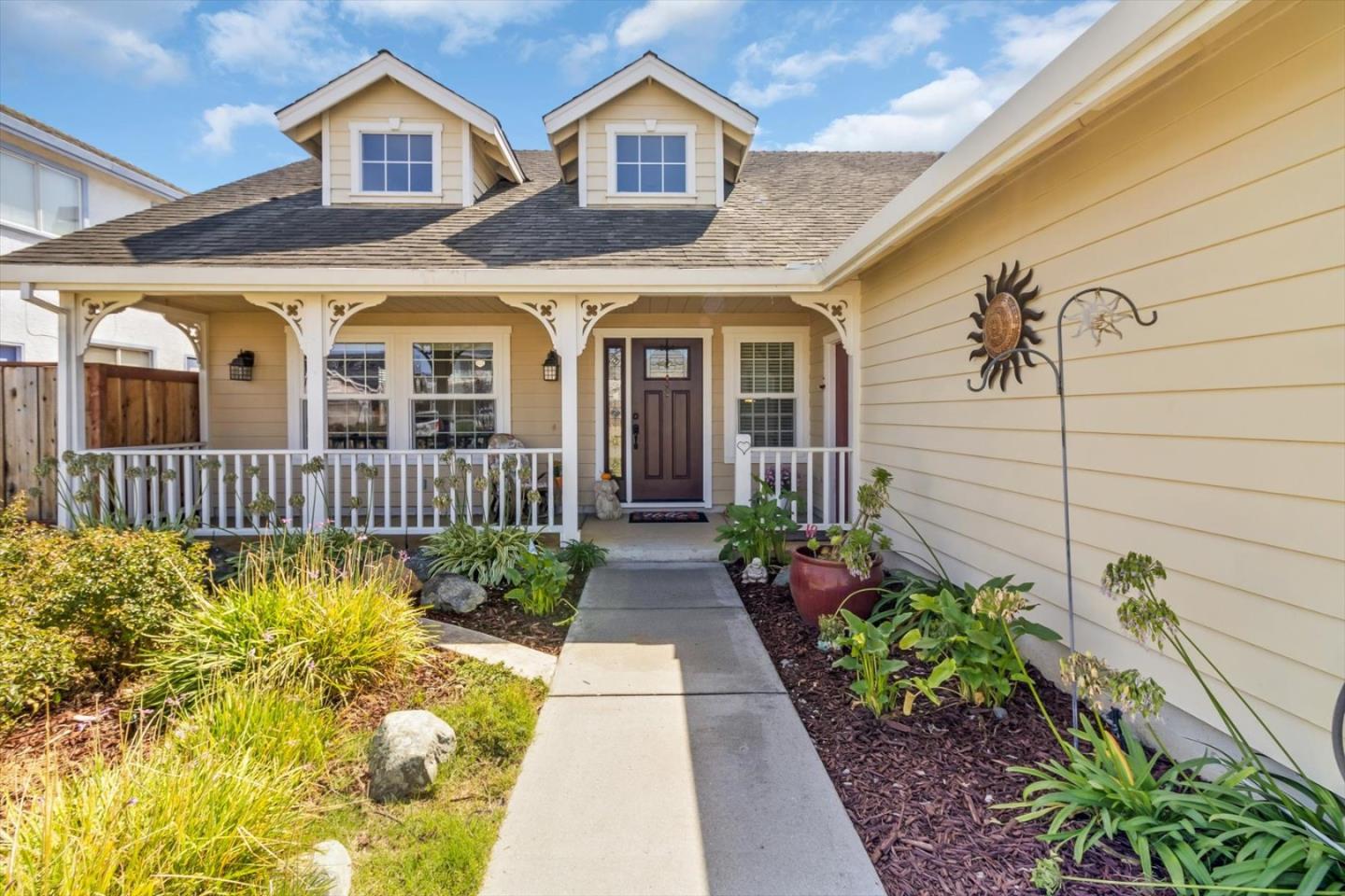 Detail Gallery Image 4 of 33 For 8 Bristol Cir, Salinas,  CA 93906 - 3 Beds | 2 Baths