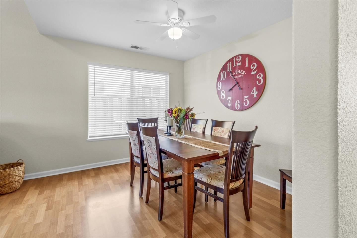 Detail Gallery Image 9 of 33 For 8 Bristol Cir, Salinas,  CA 93906 - 3 Beds | 2 Baths