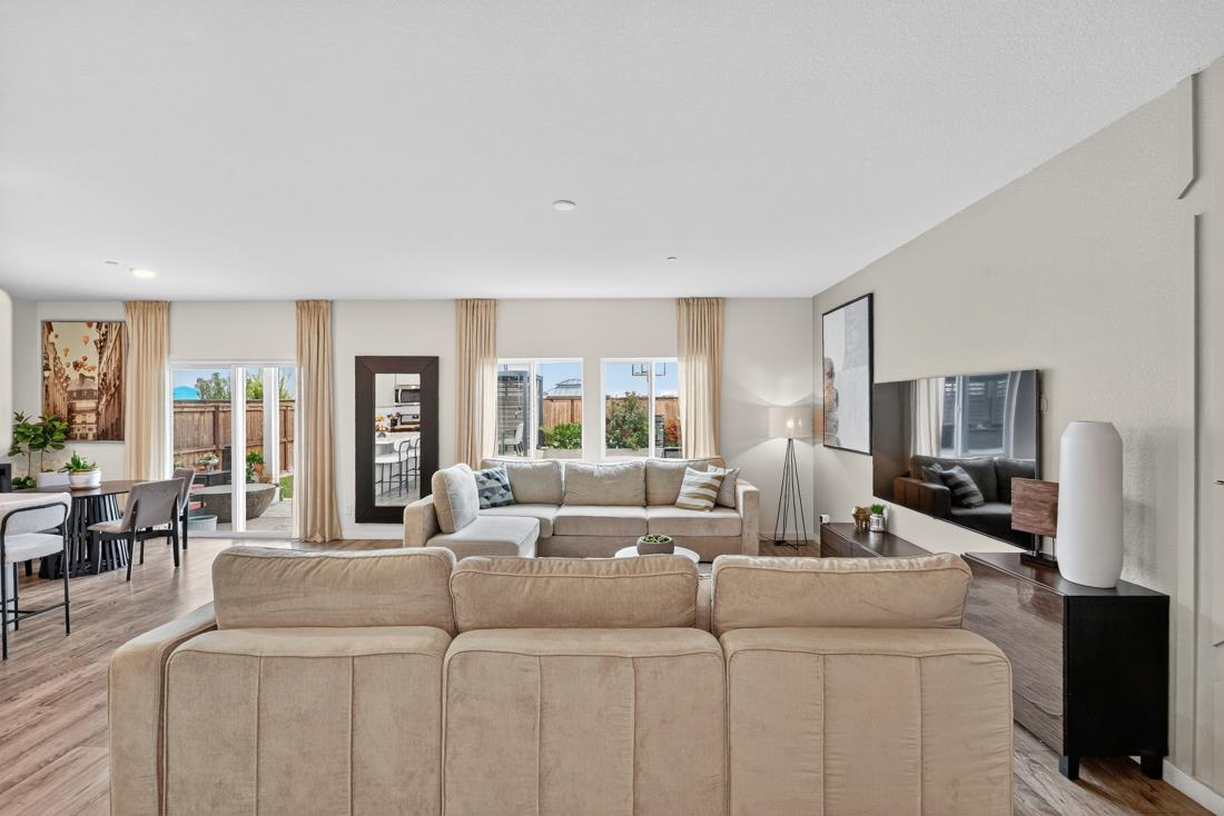 Detail Gallery Image 11 of 46 For 6707 Oakum Way, Stockton,  CA 95219 - 4 Beds | 2/1 Baths