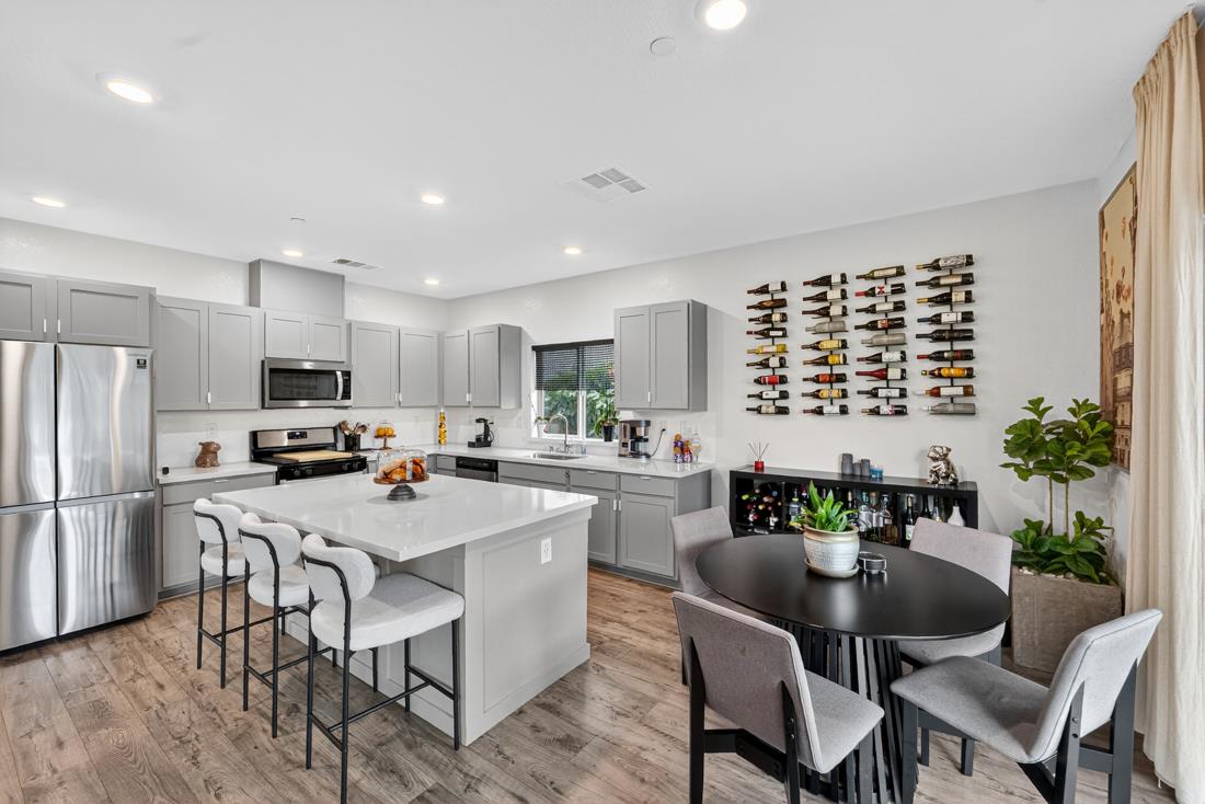 Detail Gallery Image 13 of 46 For 6707 Oakum Way, Stockton,  CA 95219 - 4 Beds | 2/1 Baths