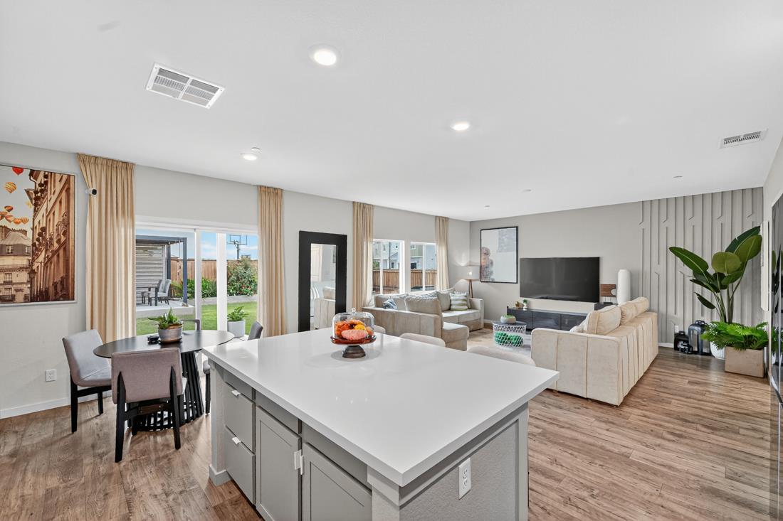 Detail Gallery Image 14 of 46 For 6707 Oakum Way, Stockton,  CA 95219 - 4 Beds | 2/1 Baths