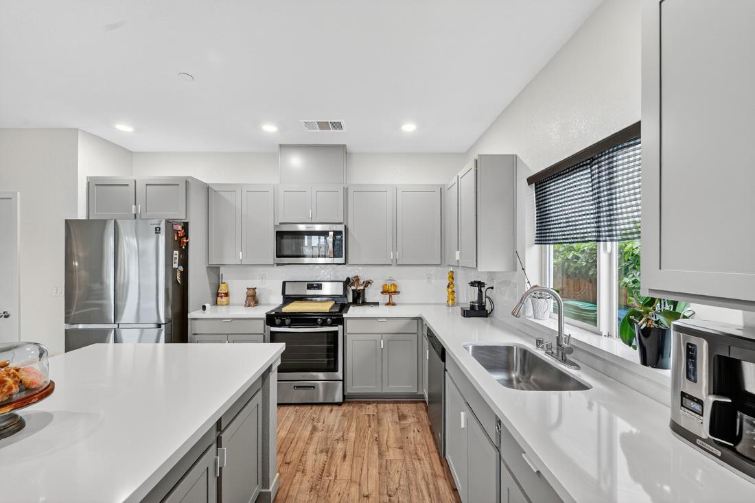 Detail Gallery Image 16 of 46 For 6707 Oakum Way, Stockton,  CA 95219 - 4 Beds | 2/1 Baths