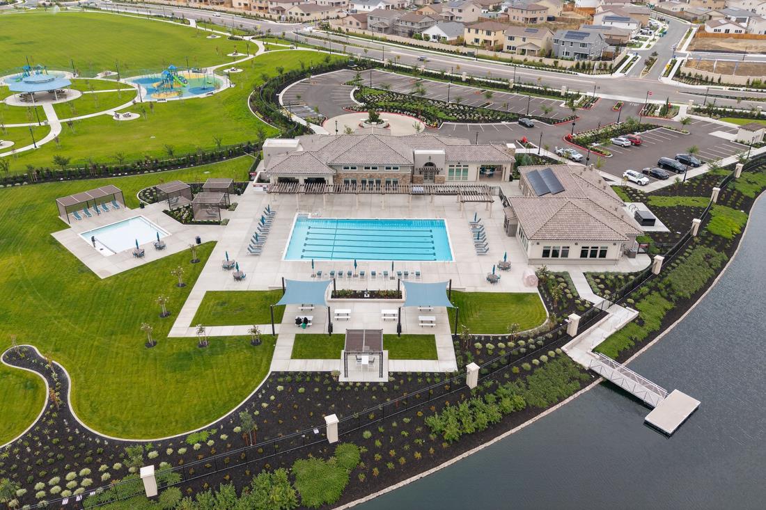 Detail Gallery Image 4 of 46 For 6707 Oakum Way, Stockton,  CA 95219 - 4 Beds | 2/1 Baths