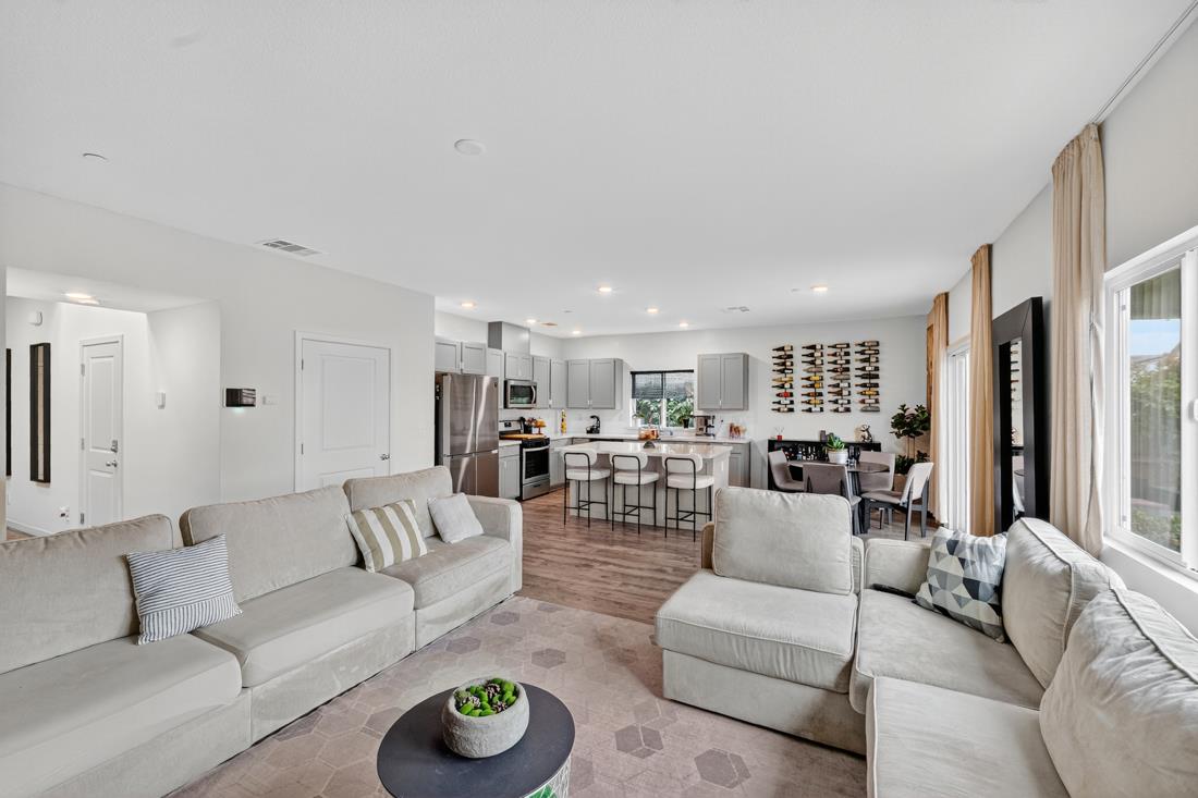 Detail Gallery Image 9 of 46 For 6707 Oakum Way, Stockton,  CA 95219 - 4 Beds | 2/1 Baths