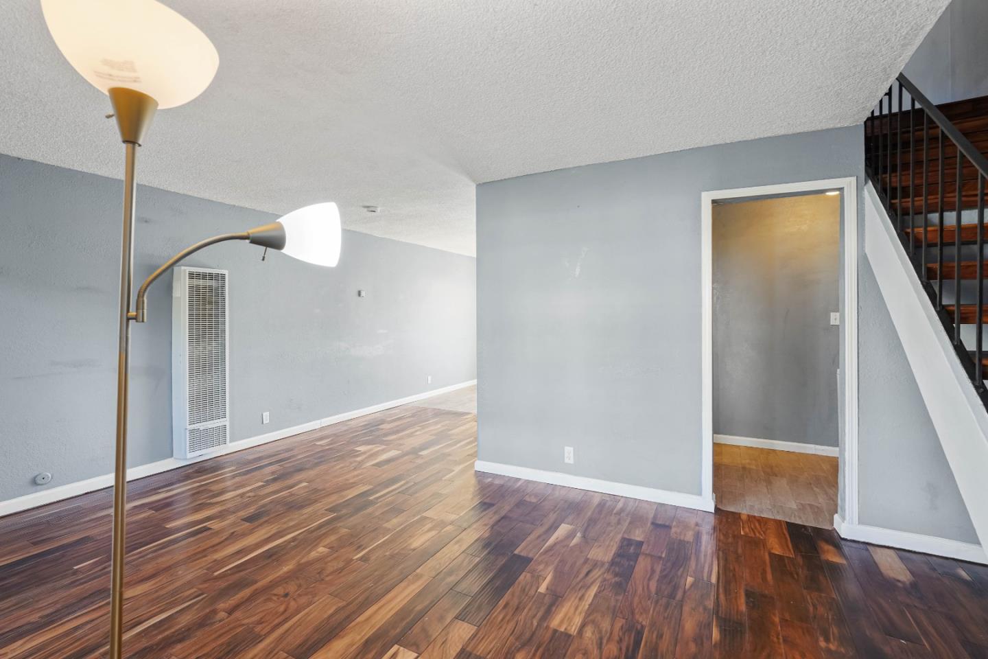 Detail Gallery Image 4 of 36 For 573 Bamboo Ct, San Jose,  CA 95111 - 3 Beds | 1/1 Baths