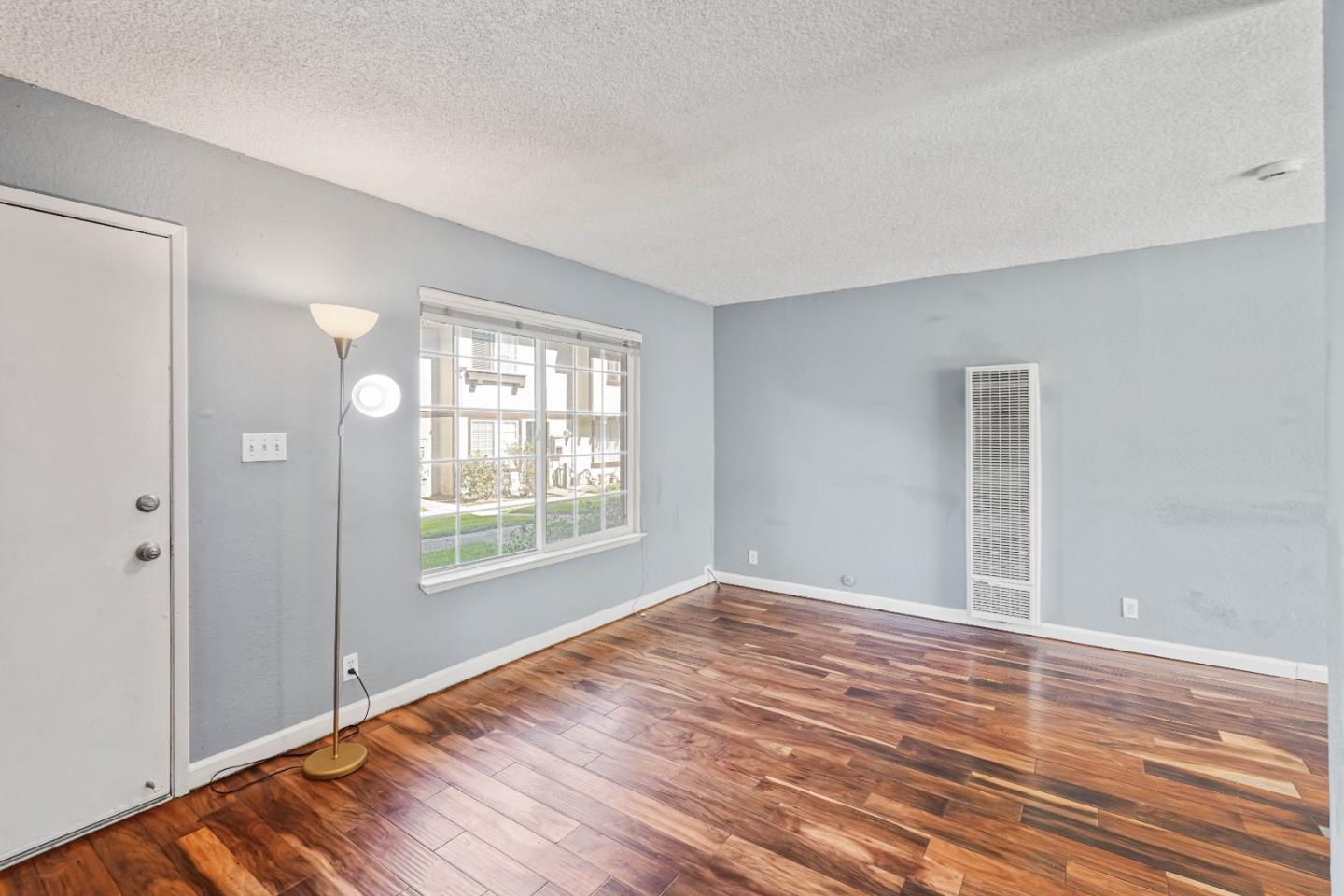 Detail Gallery Image 6 of 36 For 573 Bamboo Ct, San Jose,  CA 95111 - 3 Beds | 1/1 Baths