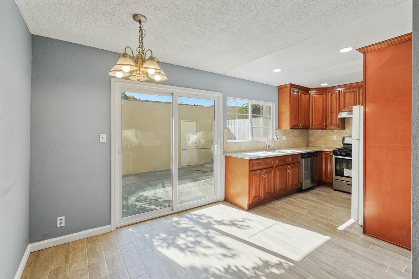 Detail Gallery Image 9 of 36 For 573 Bamboo Ct, San Jose,  CA 95111 - 3 Beds | 1/1 Baths