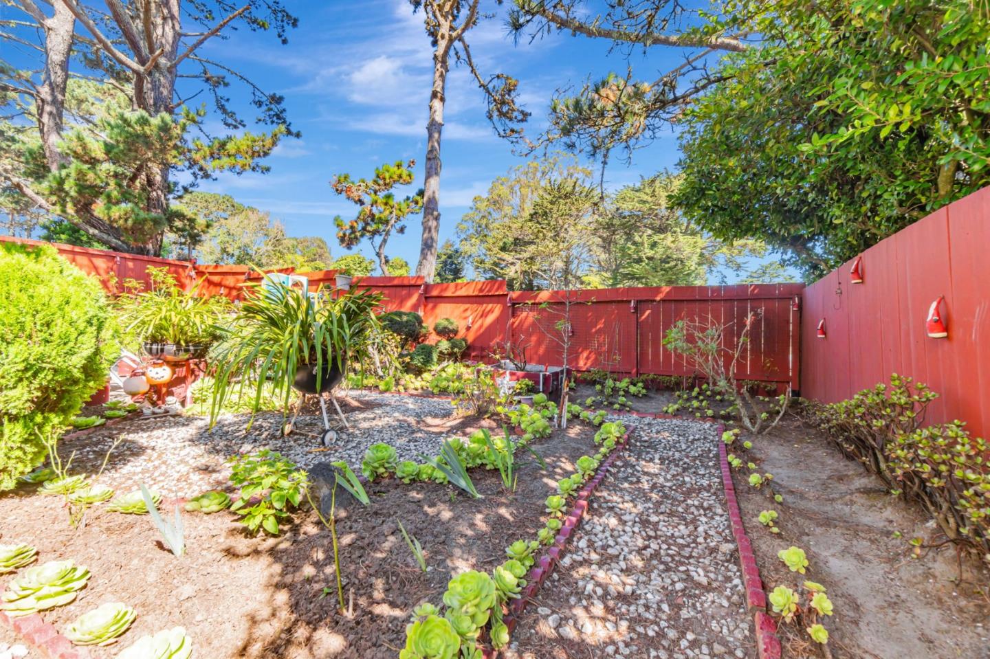 Detail Gallery Image 23 of 28 For 2410 Bantry Ln, South San Francisco,  CA 94080 - 3 Beds | 2 Baths