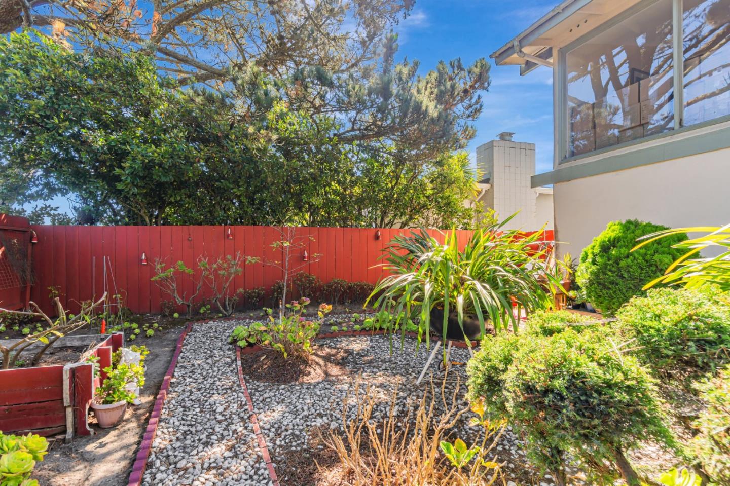 Detail Gallery Image 24 of 28 For 2410 Bantry Ln, South San Francisco,  CA 94080 - 3 Beds | 2 Baths