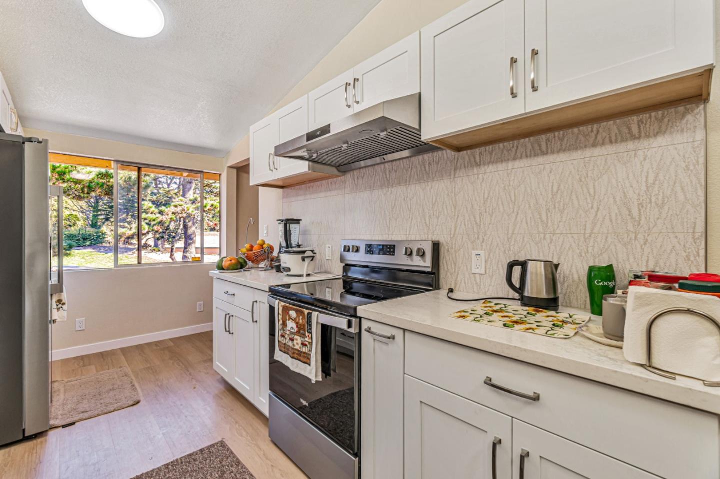 Detail Gallery Image 6 of 28 For 2410 Bantry Ln, South San Francisco,  CA 94080 - 3 Beds | 2 Baths