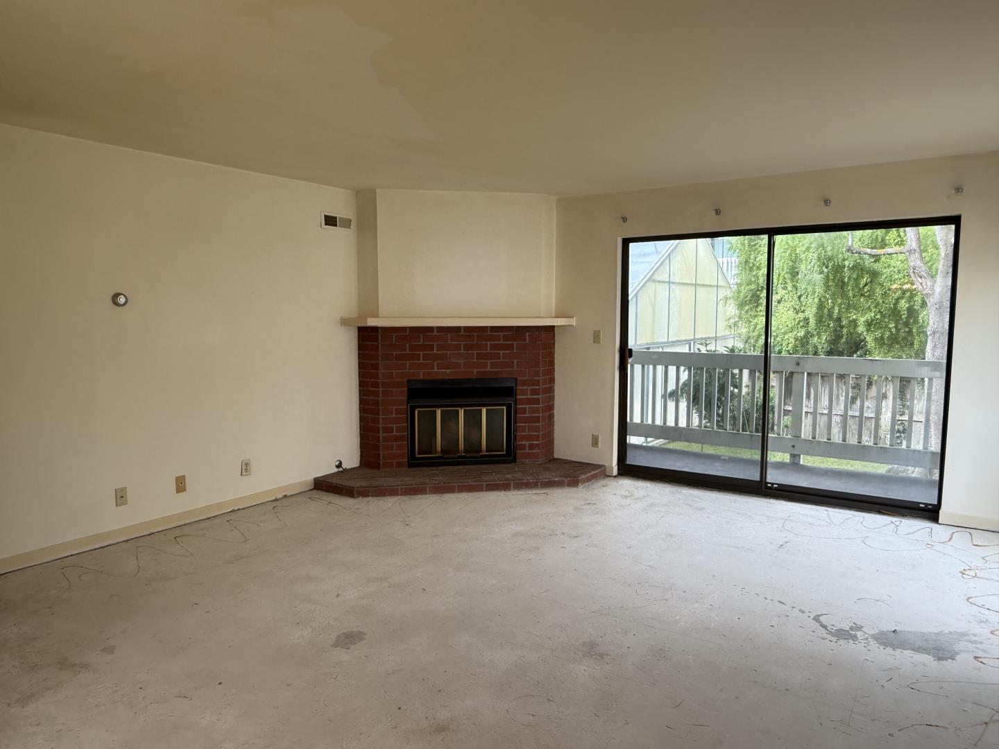 Detail Gallery Image 5 of 10 For 455 Pine Ave, Half Moon Bay,  CA 94019 - 2 Beds | 2 Baths