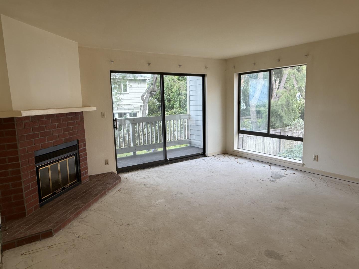 Detail Gallery Image 6 of 10 For 455 Pine Ave, Half Moon Bay,  CA 94019 - 2 Beds | 2 Baths