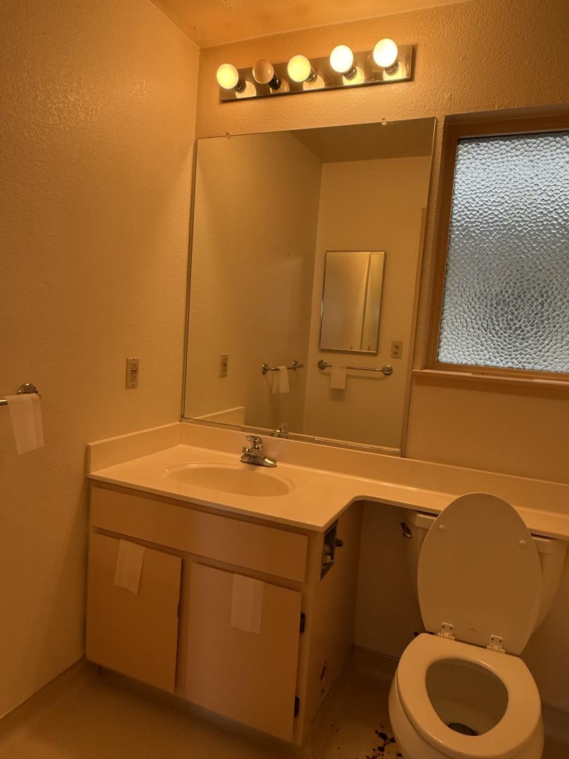 Detail Gallery Image 7 of 10 For 455 Pine Ave, Half Moon Bay,  CA 94019 - 2 Beds | 2 Baths