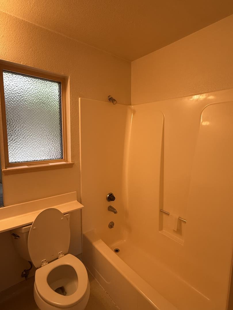 Detail Gallery Image 8 of 10 For 455 Pine Ave, Half Moon Bay,  CA 94019 - 2 Beds | 2 Baths